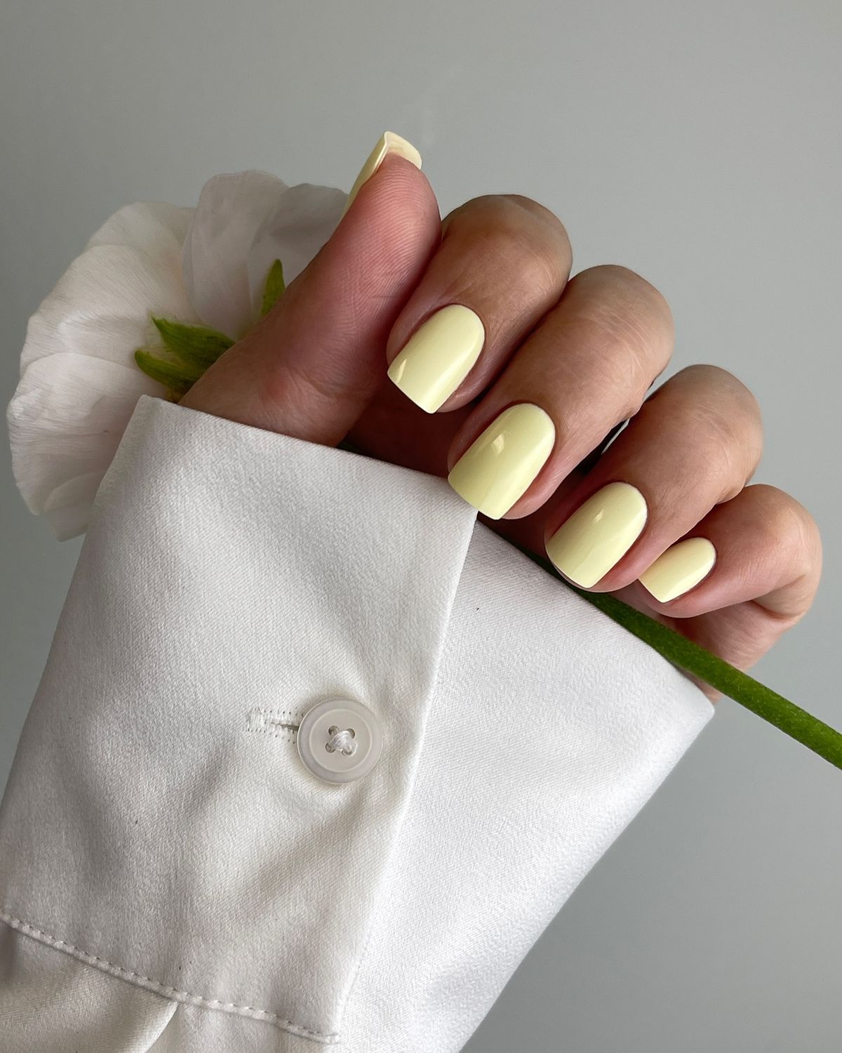Sorbet yellow nails: Το νέο trend του Καλοκαιριού 2026 που ταιριάζει σε κάθε γυναίκα