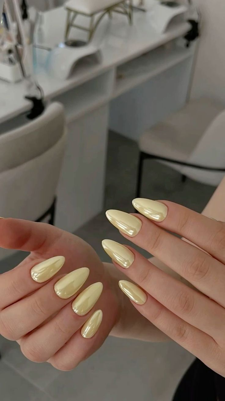 Sorbet yellow nails: Το νέο trend του Καλοκαιριού 2026 που ταιριάζει σε κάθε γυναίκα