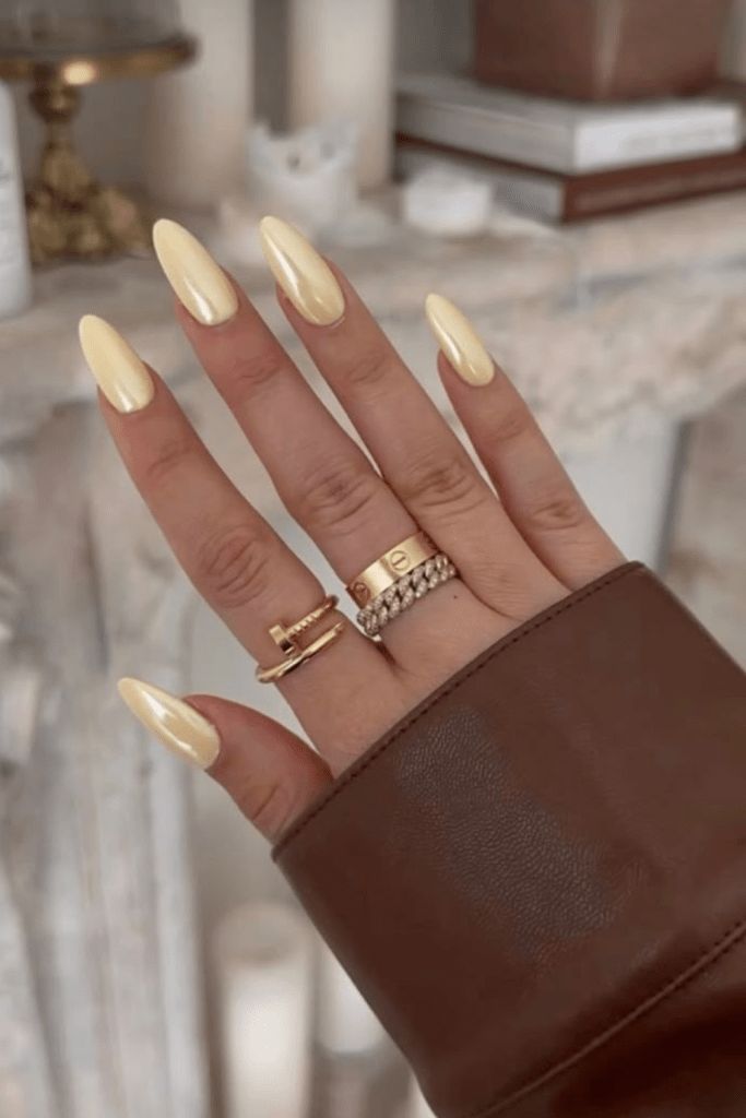 Sorbet yellow nails: Το νέο trend του Καλοκαιριού 2026 που ταιριάζει σε κάθε γυναίκα