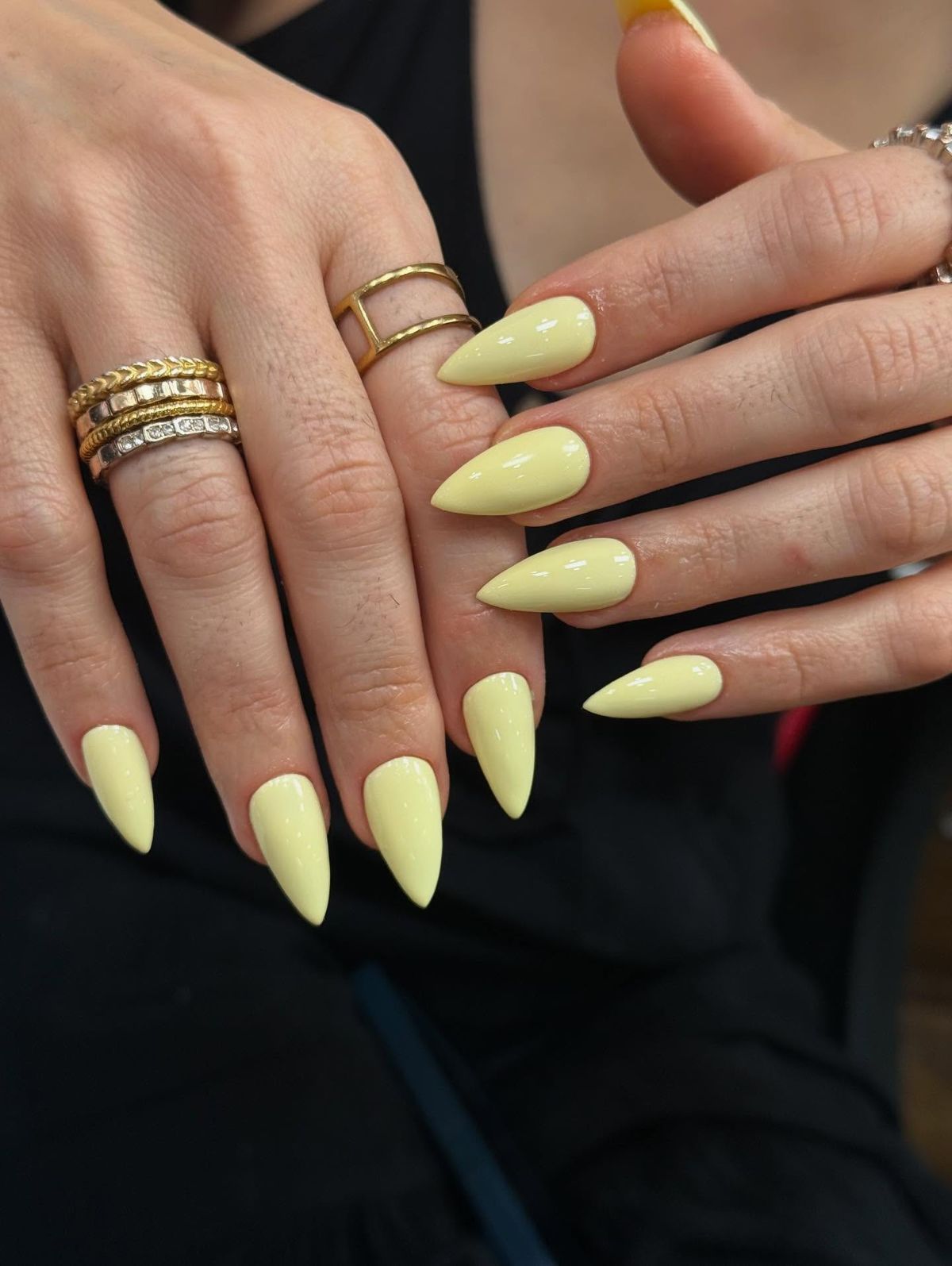 Sorbet yellow nails: Το νέο trend του Καλοκαιριού 2026 που ταιριάζει σε κάθε γυναίκα