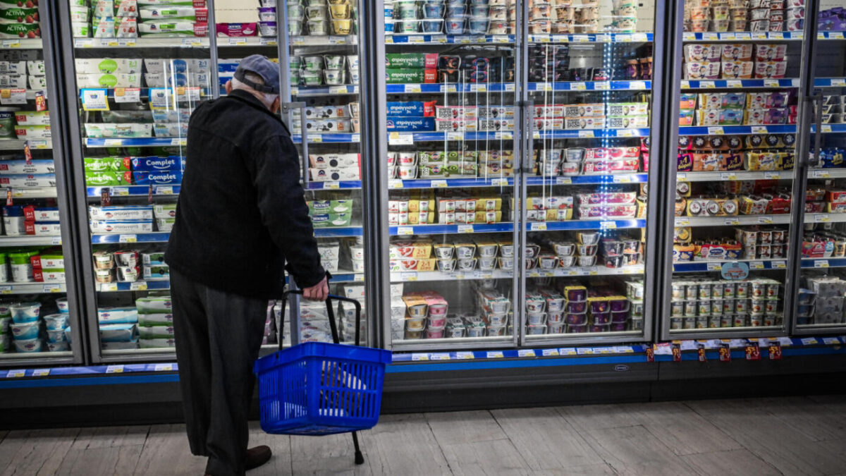 Voucher για ψώνια: Σε ποια σούπερ μάρκετ θα εξαργυρώνεται και τι δεν μπορούμε να αγοράσουμε με το κουπόνι