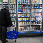 Voucher για ψώνια: Σε ποια σούπερ μάρκετ θα εξαργυρώνεται και τι δεν μπορούμε να αγοράσουμε με το κουπόνι