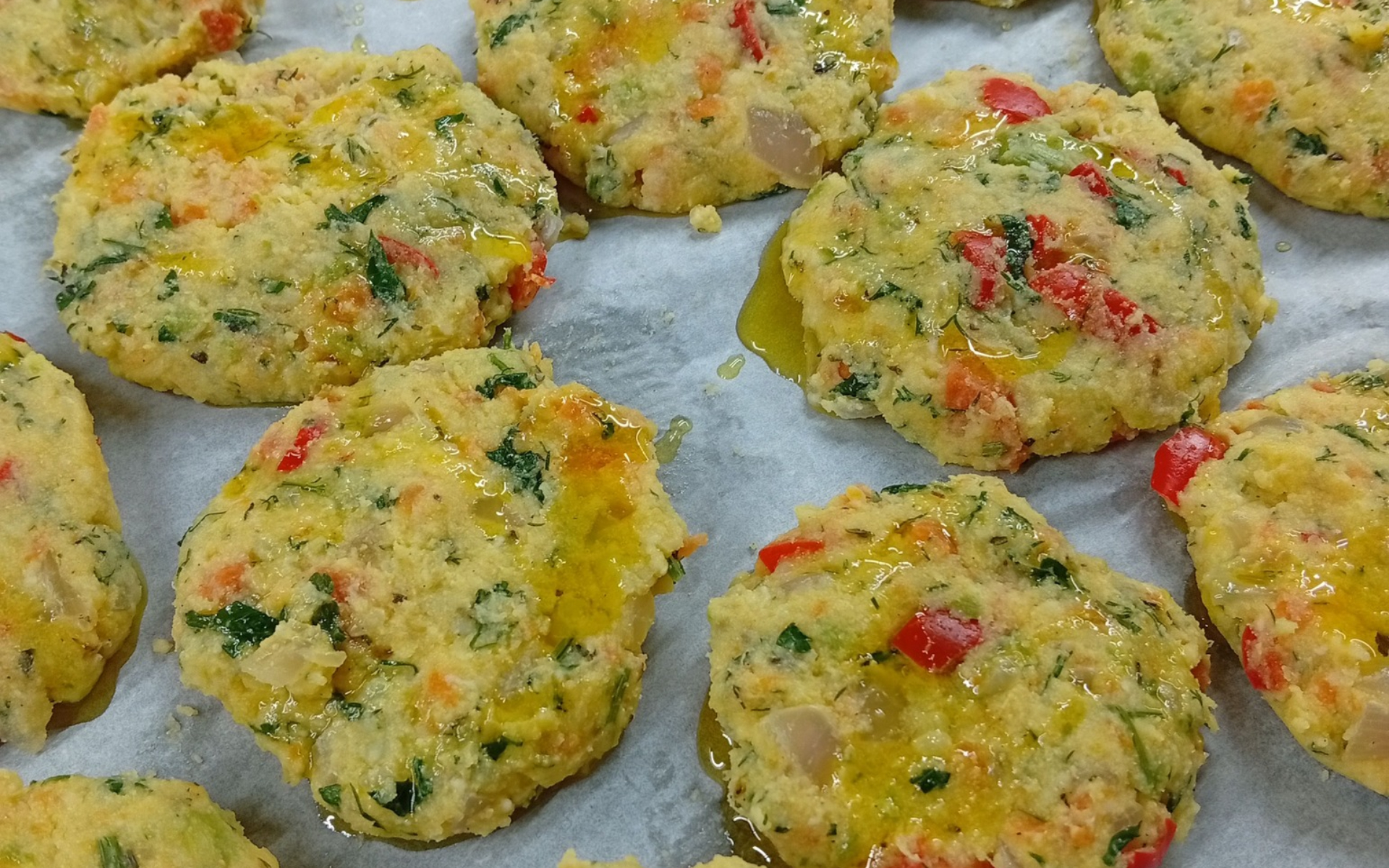 Αφράτα μπιφτέκια λαχανικών για τη νηστεία