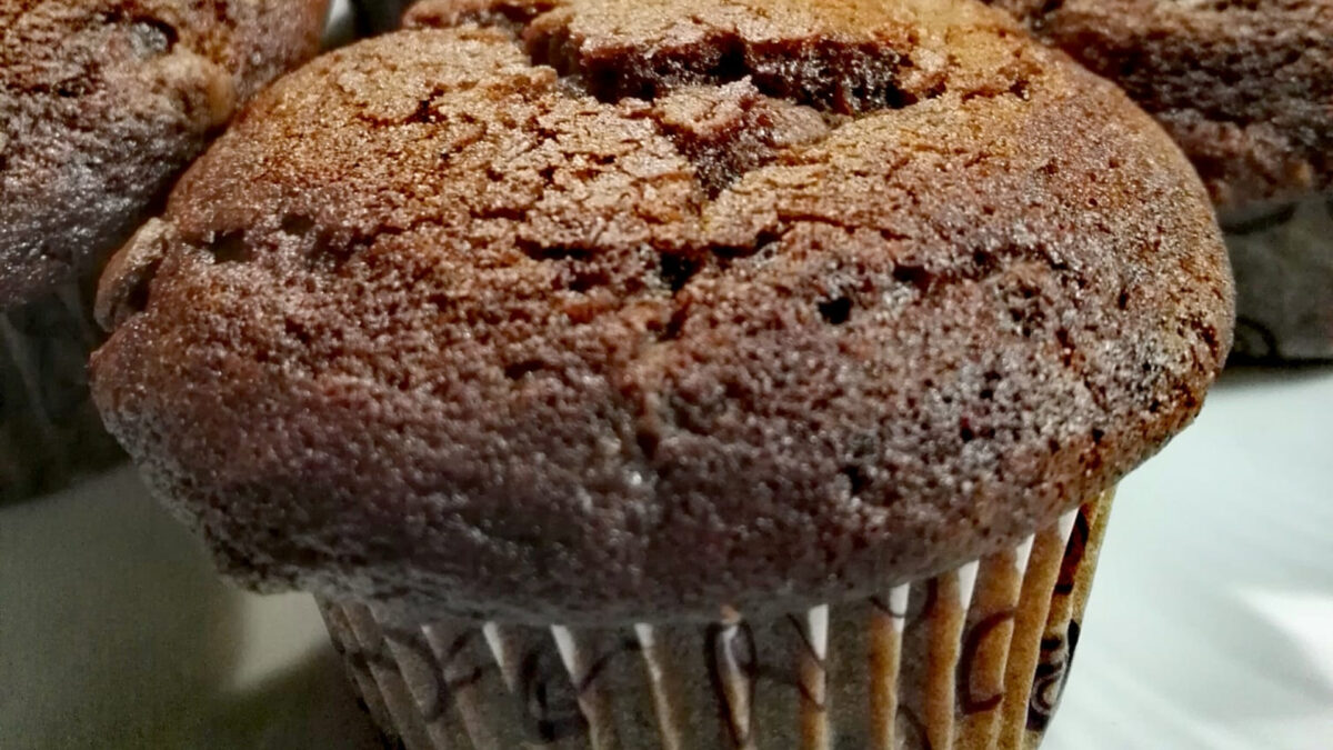 Αφράτα muffins σοκολάτας για τη νηστεία έτοιμα σε 5 λεπτά