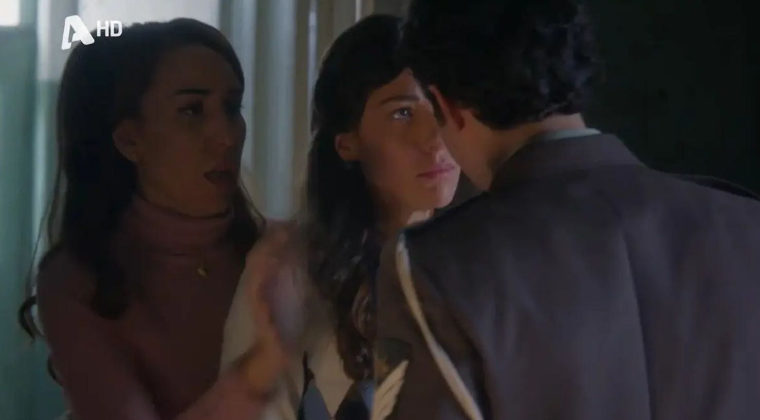 Άγιος Έρωτας: Ο Νικηφόρος κακοποιεί βάναυσα την Άννα για να της αλλάξει γνώμη για την Ελένη