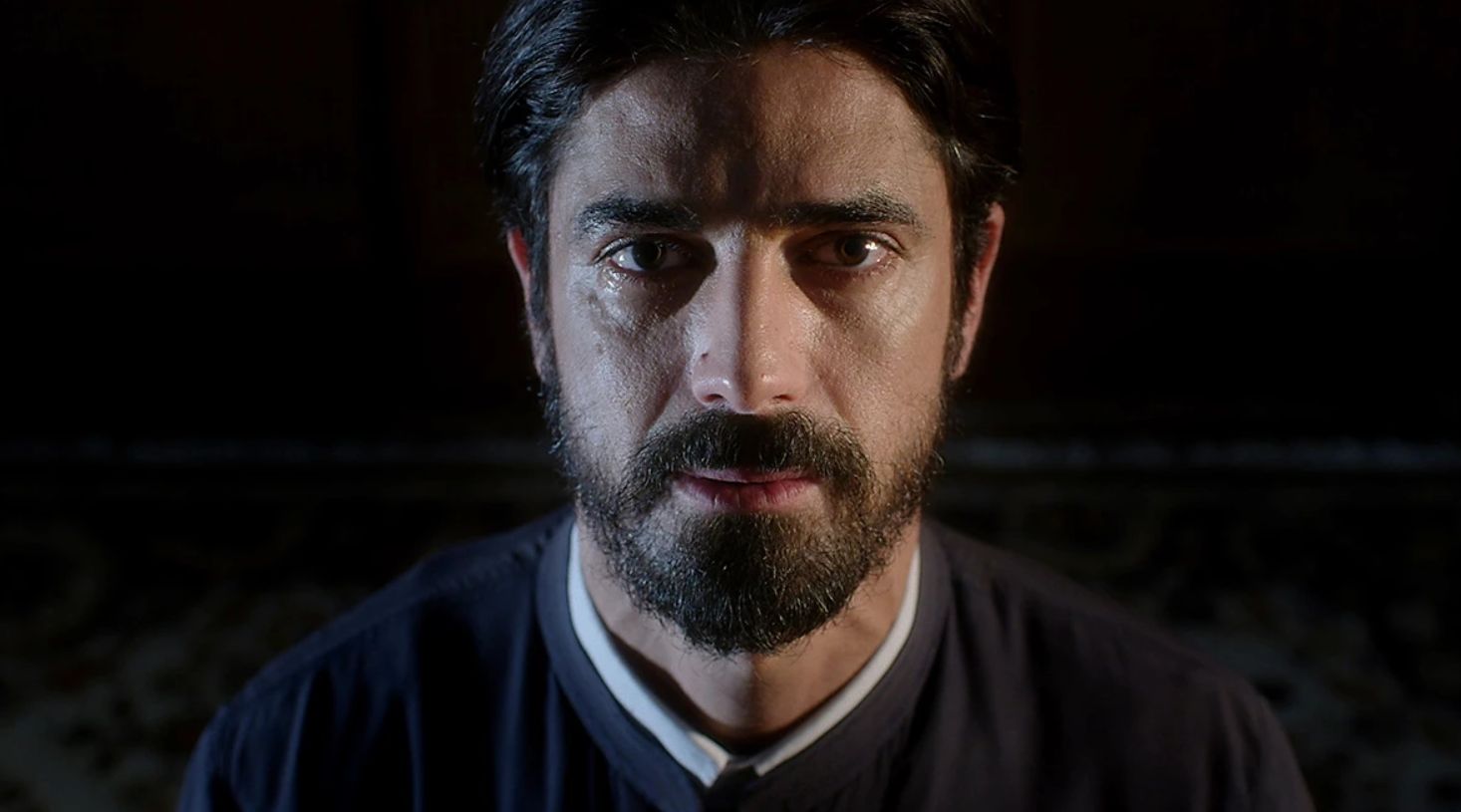 Άγιος έρωτας: Ο πατήρ Νικόλαος κυνηγά να προλάβει το κακό αλλά είναι πολύ αργά