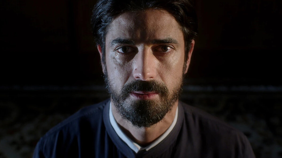 Άγιος έρωτας: Ο πατήρ Νικόλαος κυνηγά να προλάβει το κακό αλλά είναι πολύ αργά