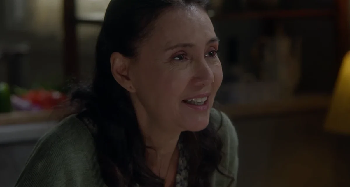 Αγιος Ερωτας : Η Σμαρώ παίρνει το νόμο στα χέρια της και τελειώνει την Σοφία