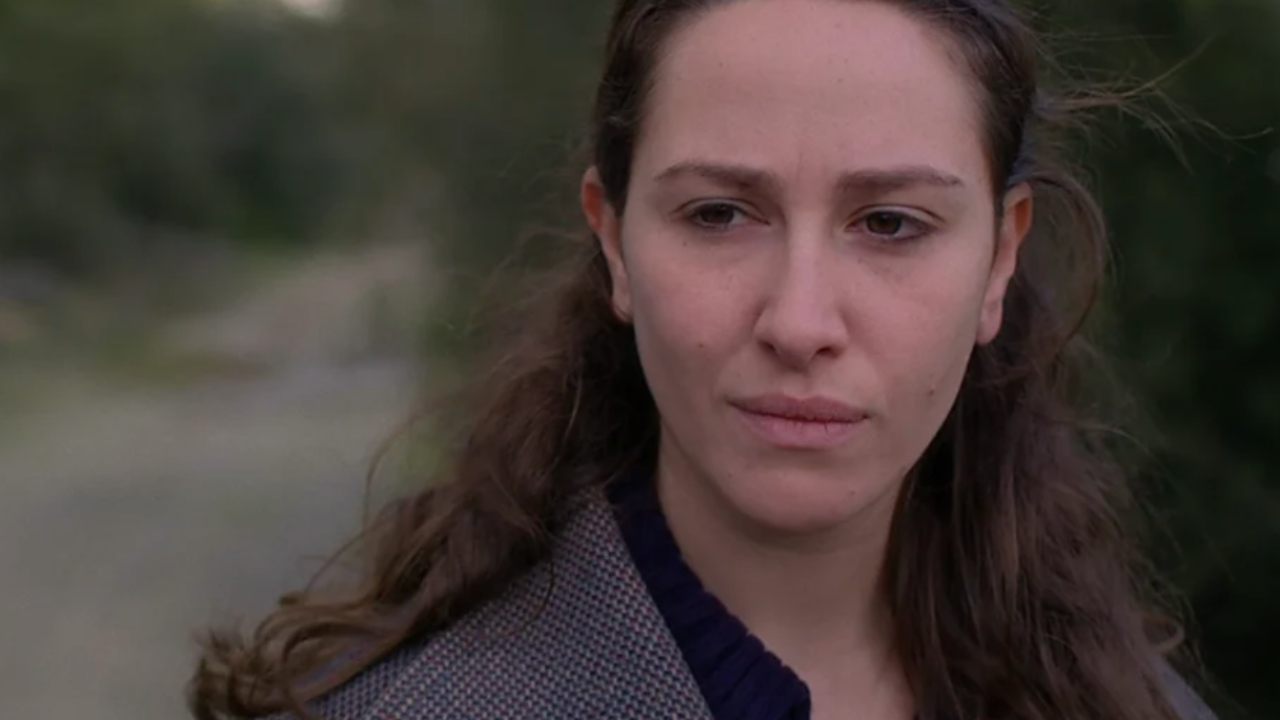 Άγιος Έρωτας: Η Σοφία το σκάει και σε κατάσταση αμοκ ετοιμάζεται να σκοτώσει την Αναστασία και το μωρό