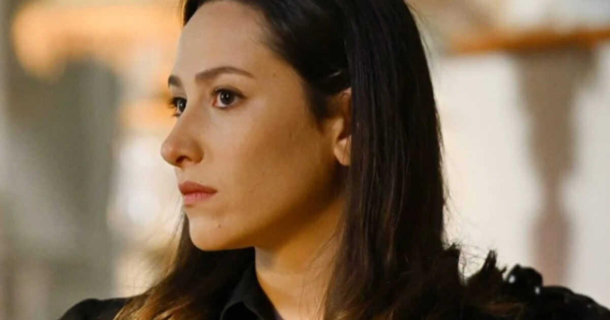 Άγιος Έρωτας: Τη σημαδεύει με το όπλο και όλοι παγώνουν - «Θα σε σκοτώσω»