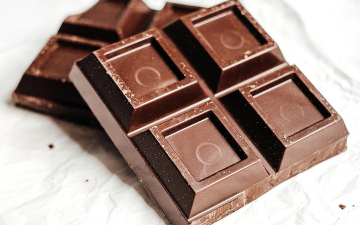 Ανακαλείται σοκολάτα που υπάρχει και στα ελληνικά ράφια - Βρέθηκαν πετραδάκια