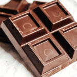 Ανακαλείται σοκολάτα που υπάρχει και στα ελληνικά ράφια - Βρέθηκαν πετραδάκια