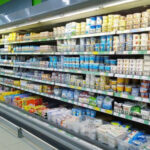 Ανάκληση γαλακτοκομικών προϊόντων: Εντοπίστηκαν πλαστικά σωματίδια –- Ποια προϊόντα αφορά και ποιος ο κίνδυνος για την υγεία