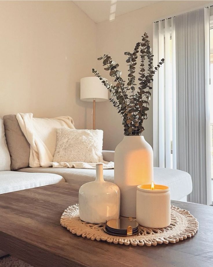 nude-κεριά-και-διακοσμητικά-στο-σαλόνι-