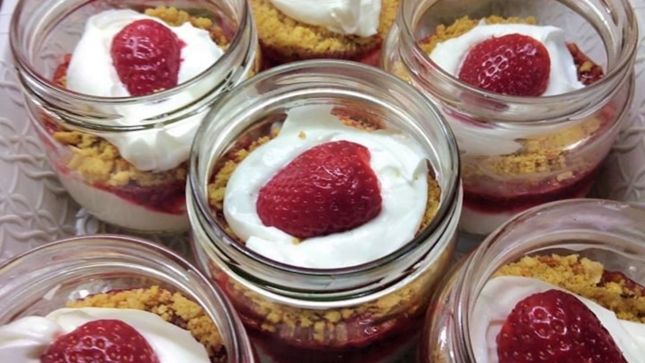 Εύκολα ατομικά γλυκά χωρίς ψήσιμο με 6 υλικά έτοιμα σε 10 λεπτά