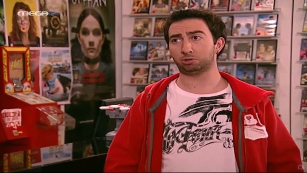 Η επανεμφάνιση του Τζίμη από τη Πολυκατοικία - Παίζει σε σειρά που σαρώνει στο Netflix (βίντεο)