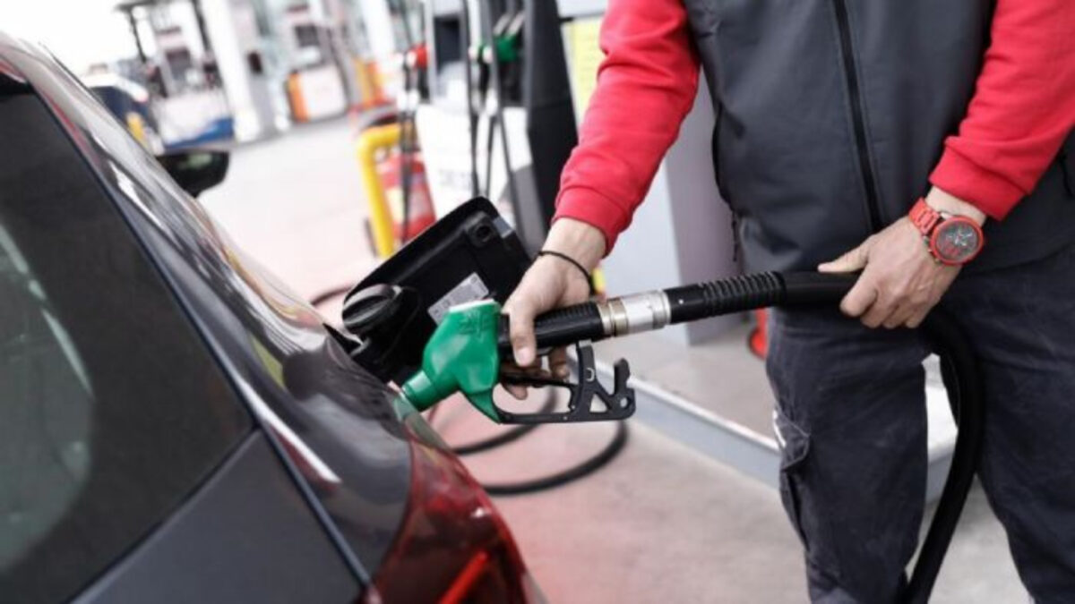 Επιστρέφει το Fuel Pass: Έκτακτο επίδομα για βενζίνη και πετρέλαιο- Ποιοι είναι οι δικαιούχοι;