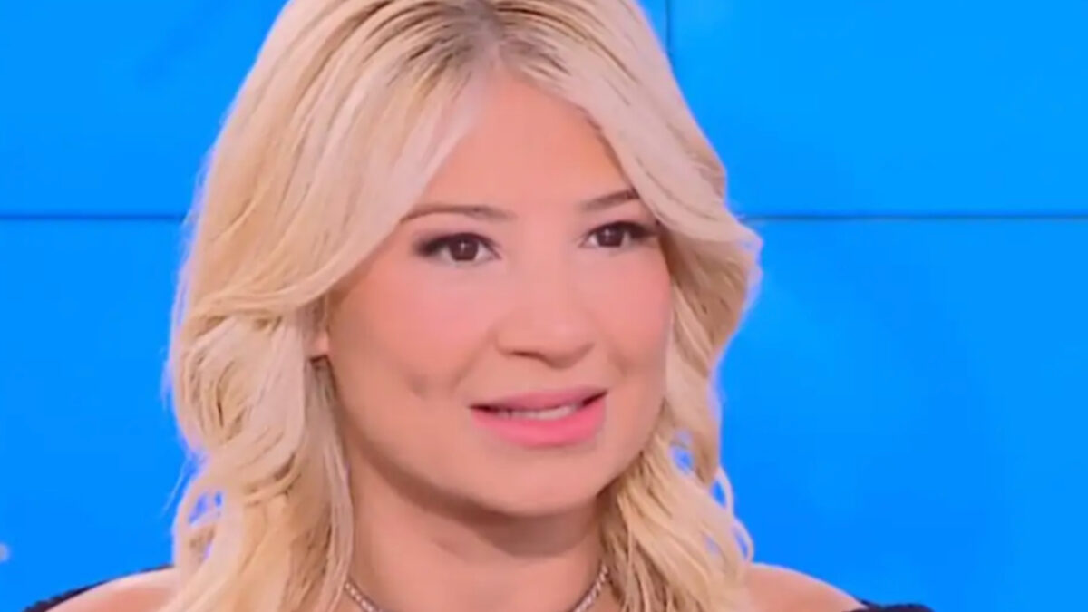 Η Φαίη Σκορδά επιβεβαίωσε on air τον γάμο της με τον Αλέξανδρο Αθανασιάδη