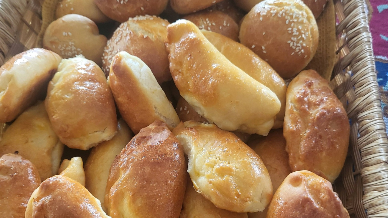 Φουσκωτά τυροπιτάκια της γιαγιάς για το κολατσιό στο σχολείο