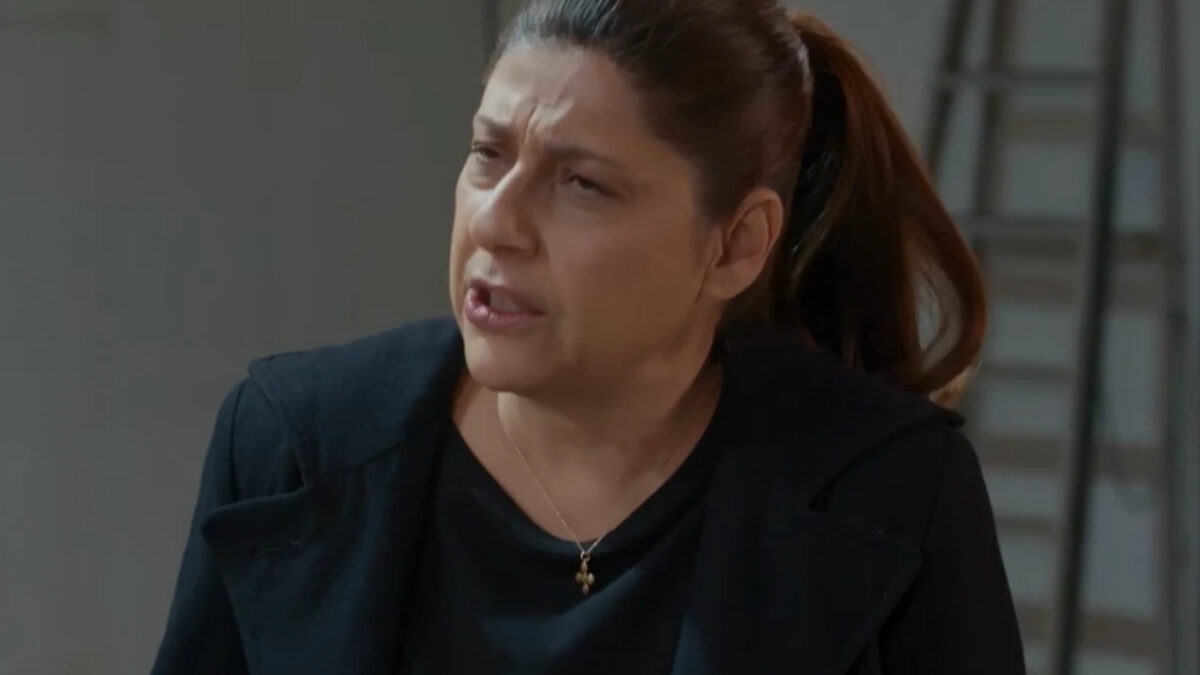 Η Γη της Ελιάς: Η Αναστασία τους παρατάει όλους και εξαφανίζεται από τη Μάνη