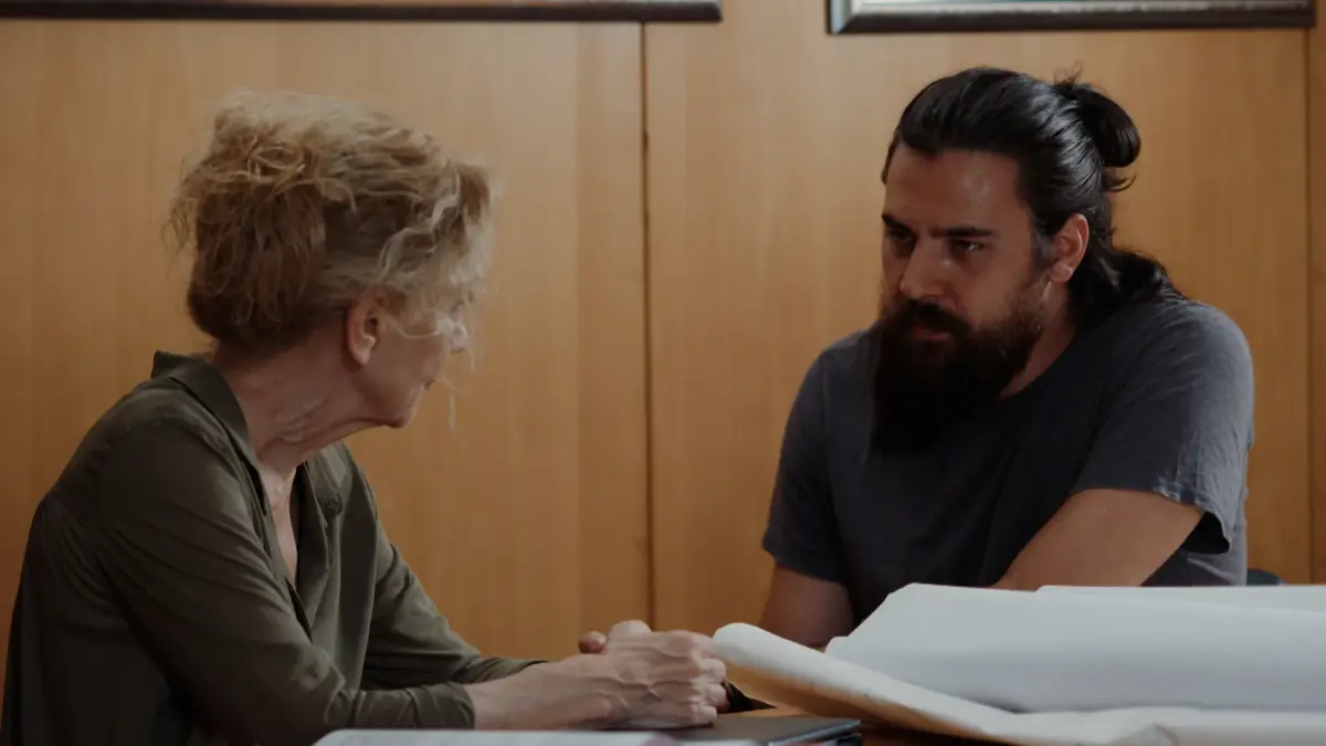 Η Γη της Ελιάς: Η Γυναικά είναι για μέσα στο σπίτι- Ο Παυλής γίνεται σατράπης