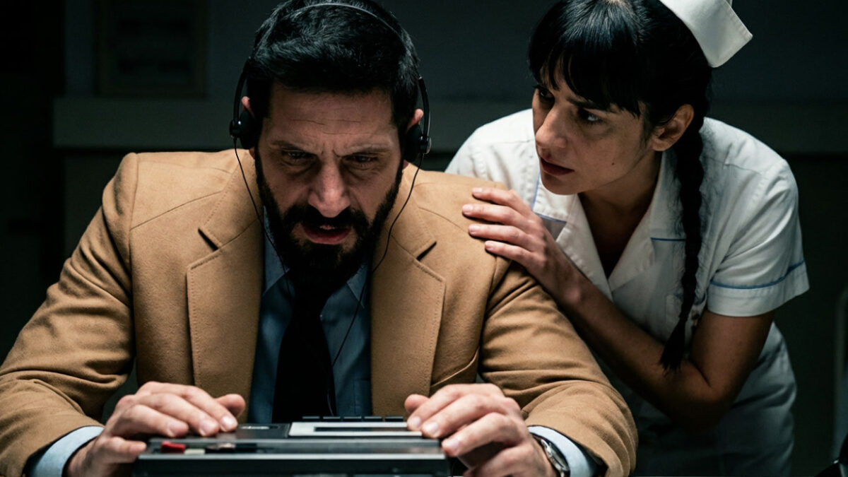 Ηλέκτρα: Τυλίγεται στις φλόγες και ο Νικόλας με τον Βρεττό παρακολουθούν χαιρέκακα