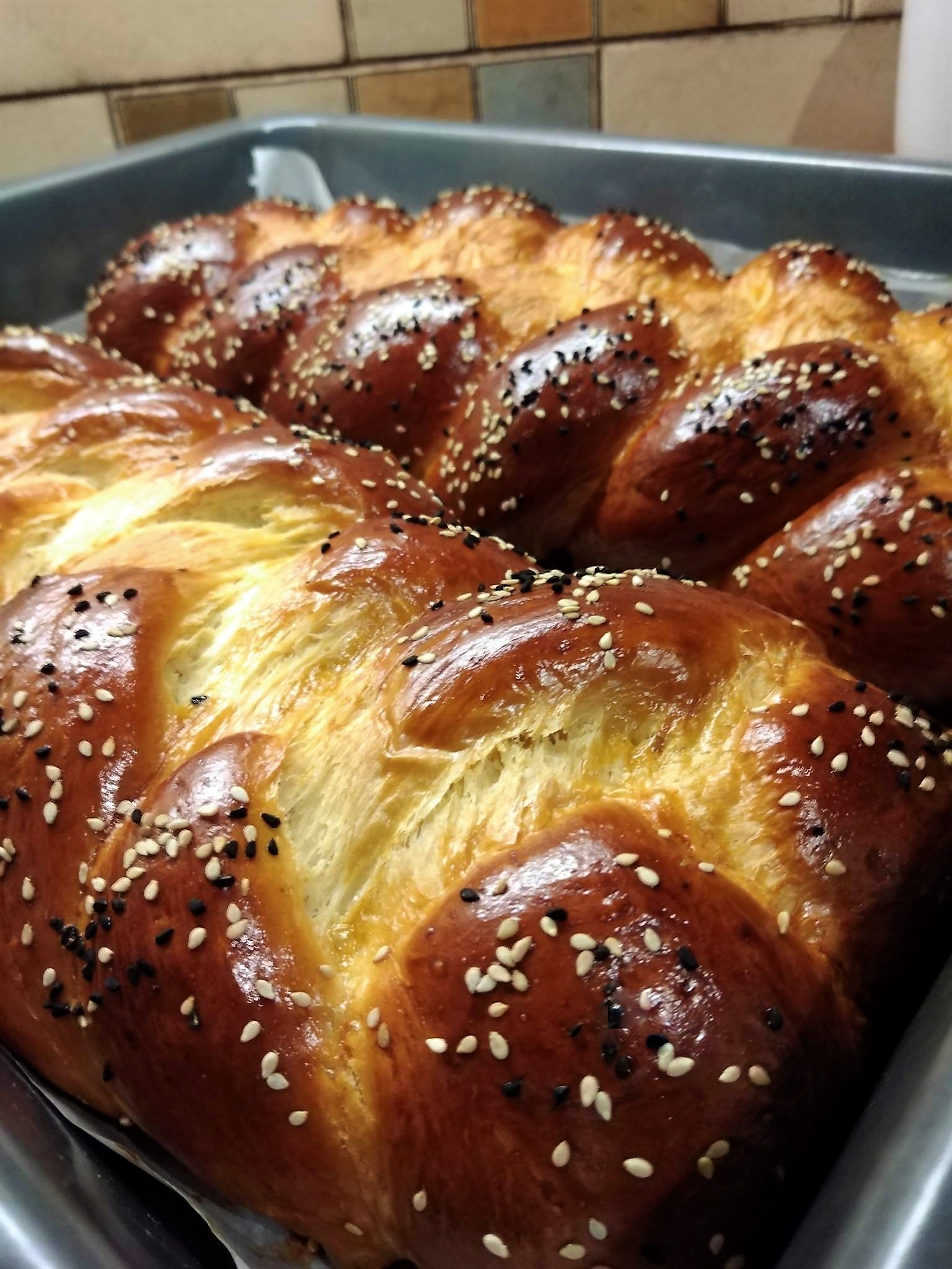 τσουρέκια-σε-φόρμα-συνταγή-