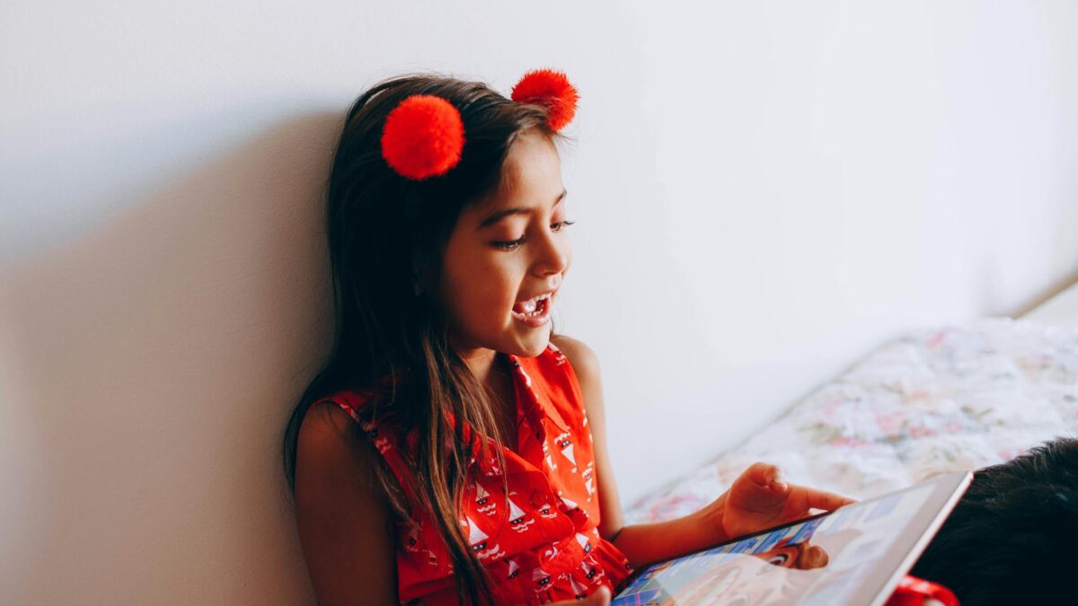 Ο κανόνας 3-6-9-12 για τις οθόνες: Ο ψυχίατρος Serge Tisseron δίνει τη λύση για τα παιδιά με κινητά