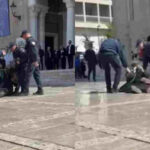 Κηδεία Μαρινέλλας: Η Ελένη Λουκά εμφανίστηκε στην εκκλησία και έκανε επεισόδιο- Τη πήραν σηκωτή (βίντεο)