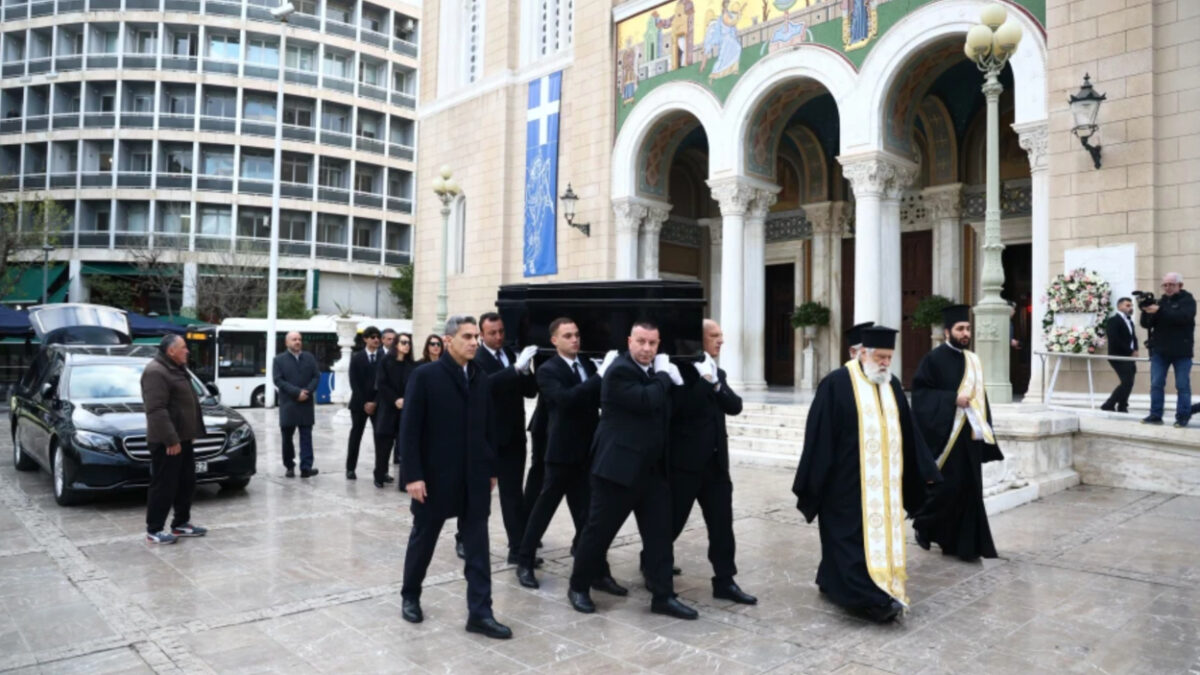 Κηδεία Μαρινέλλας: Σε λαϊκό προσκύνημα η σορός της- Ράκος η κόρη και τα εγγόνια της στο τελευταίο αντίο (Φωτογραφίες & Βίντεο)