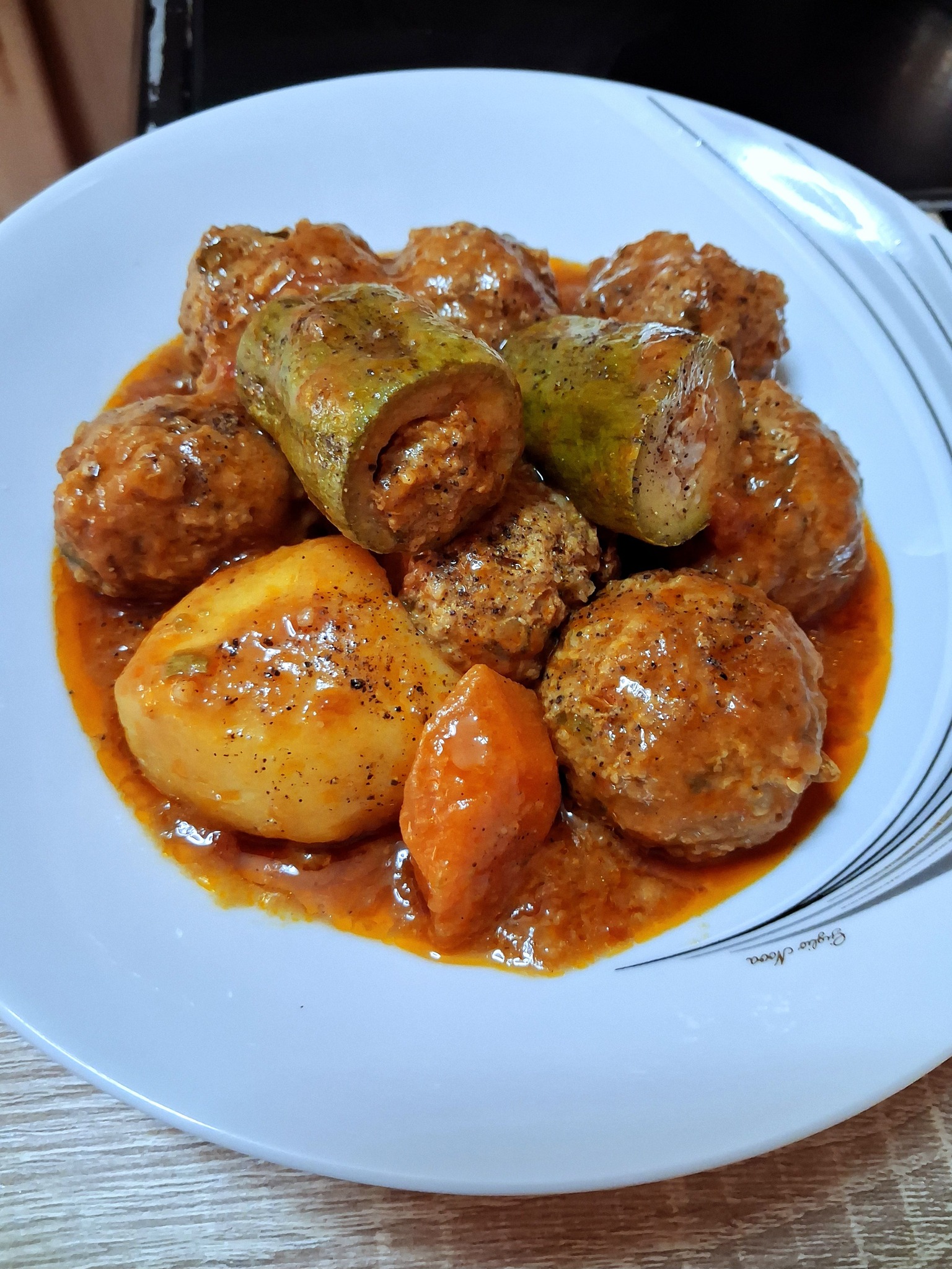 γιουβαρλάκια-κοκκινιστά-