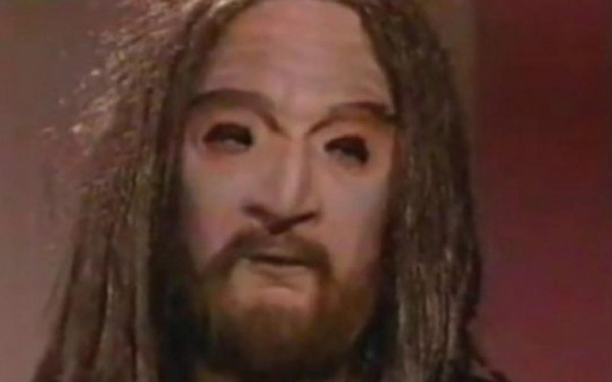 Κώστας Τερζάκης: Η επανεμφάνιση του θρυλικού Ευλογητού της Λάμψης στη τηλεόραση μετά από χρόνια