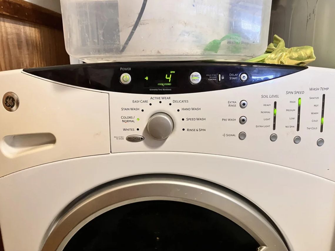 Ο λόγος που δεν πρέπει να κάνετε μπάνιο όσο λειτουργεί το πλυντήριο