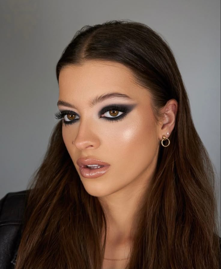 Η makeup artist των διάσημων του εξωτερικού αποκαλύπτει τα μυστικά στο μακιγιάζ για λαμπερό δέρμα