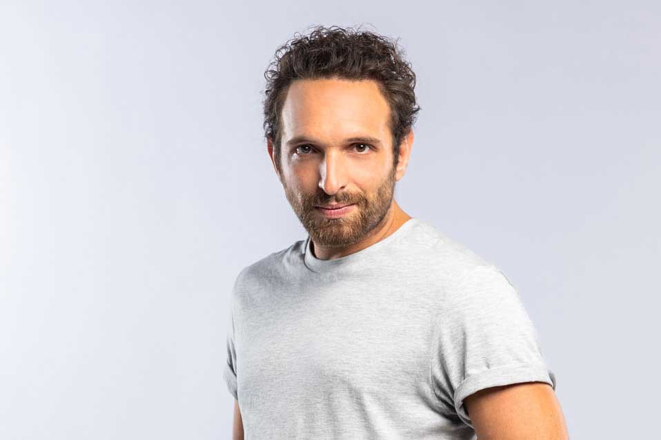 Ο Μάρκος Παπαδοκωνσταντάκης θα υποδυθεί τον Άγιο Νεκτάριο στη νέα σειρά του Alpha