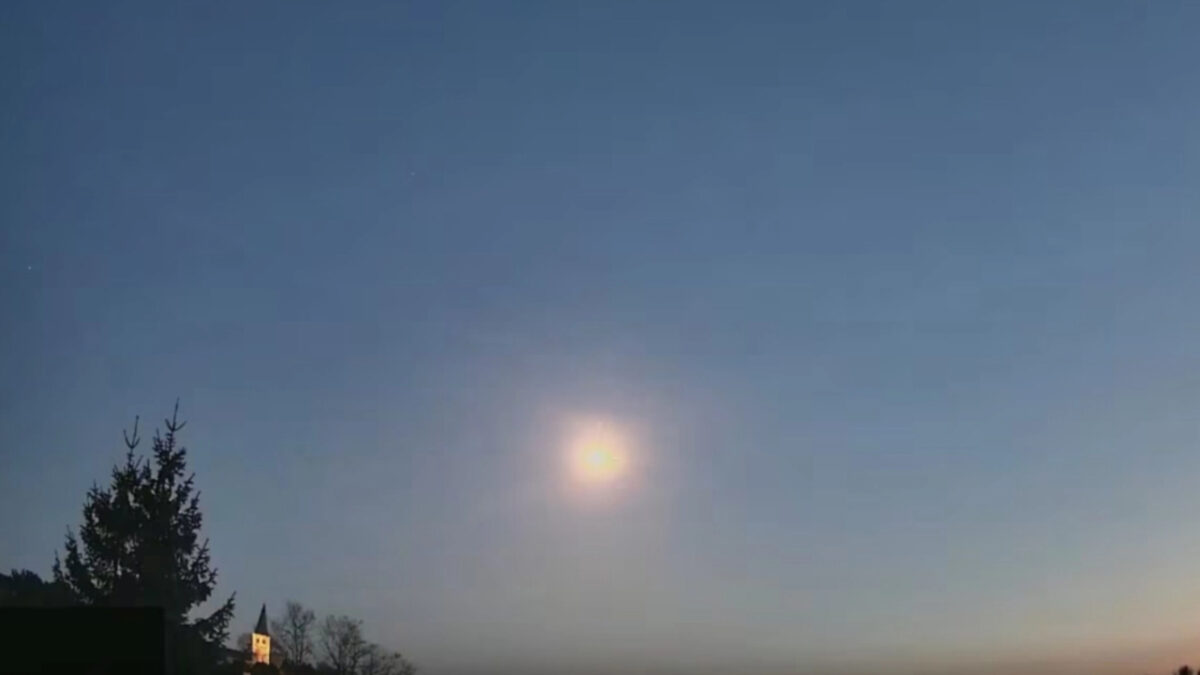 Μετεωρίτης έπεσε στη Γη και κατέστρεψε σπίτι (βίντεο)