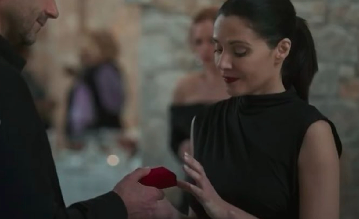 Μία νύχτα μόνο: Της κάνει πρόταση γάμου κι ο Οδυσσέας σοκάρεται