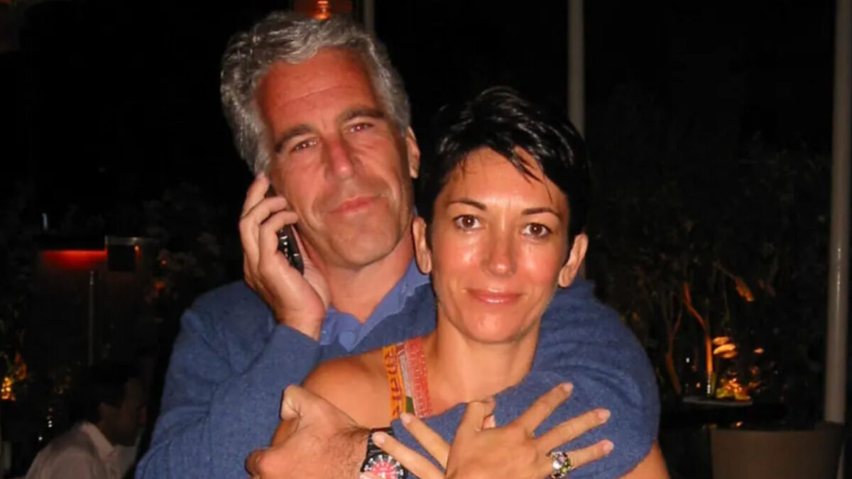 «Η μητέρα μου με έσωσε»: Μοντέλο που γλίτωσε από το δίκτυο Έπσταϊν σπάει τη σιωπή της και συγκλονίζει