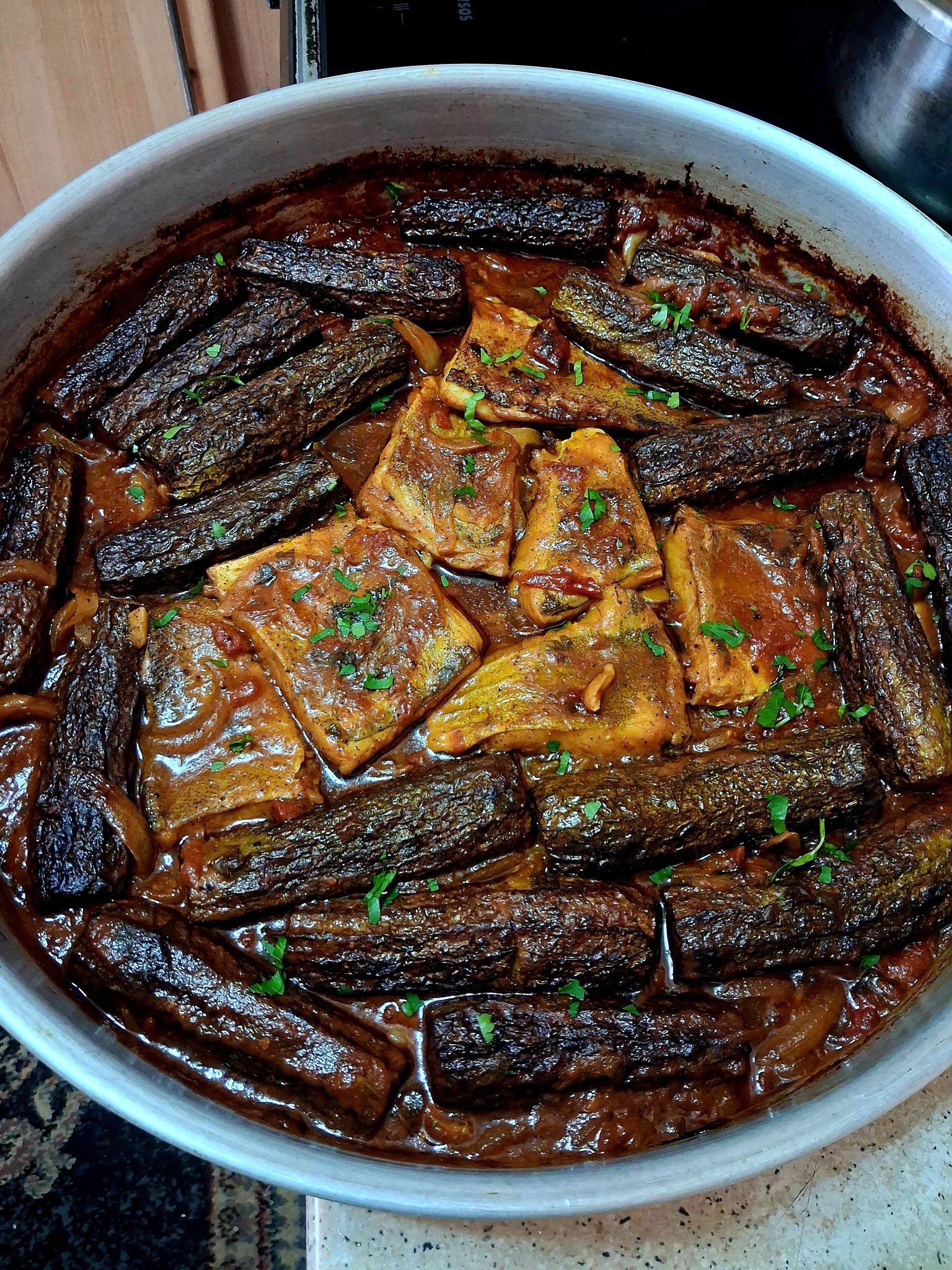 Μπακαλιάρος πλακί με κολοκυθάκια για την 25η Μαρτίου