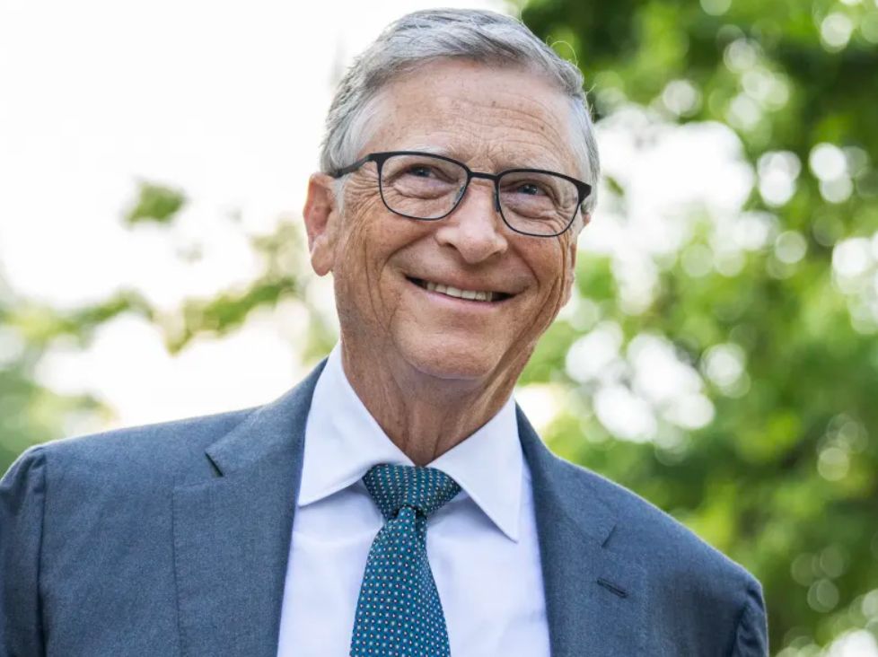 Ο Μπιλ Γκέιτς αποκάλυψε τα 3 επαγγέλματα που δε θα επηρεαστούν από τη τεχνητή νοημοσύνη