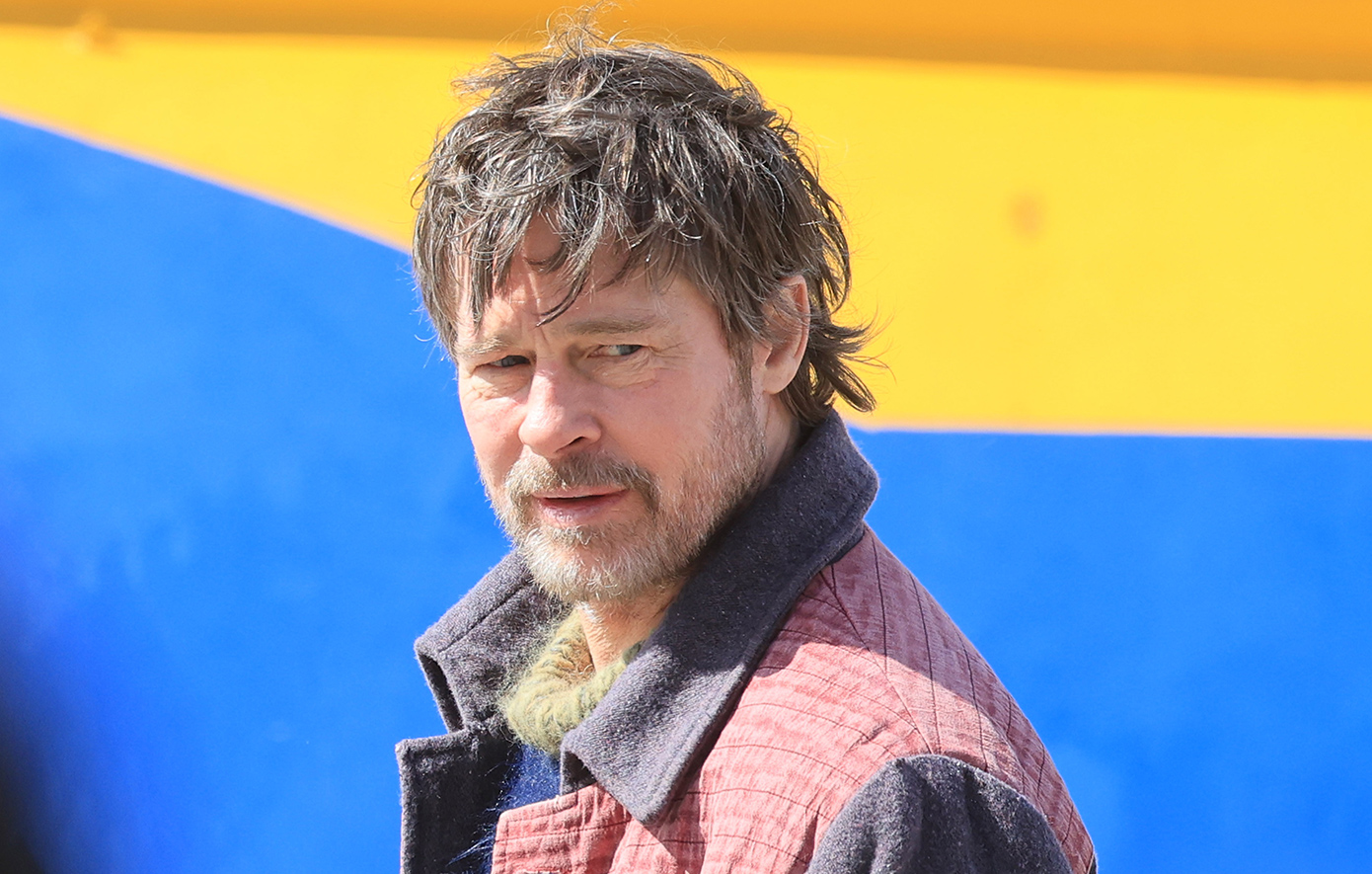 Μπραντ Πιτ: Τα πρώτα πλάνα από τα γυρίσματα στη Χαλκίδα και η αποκάλυψη της Φαίης Σκορδά για την Αθήνα