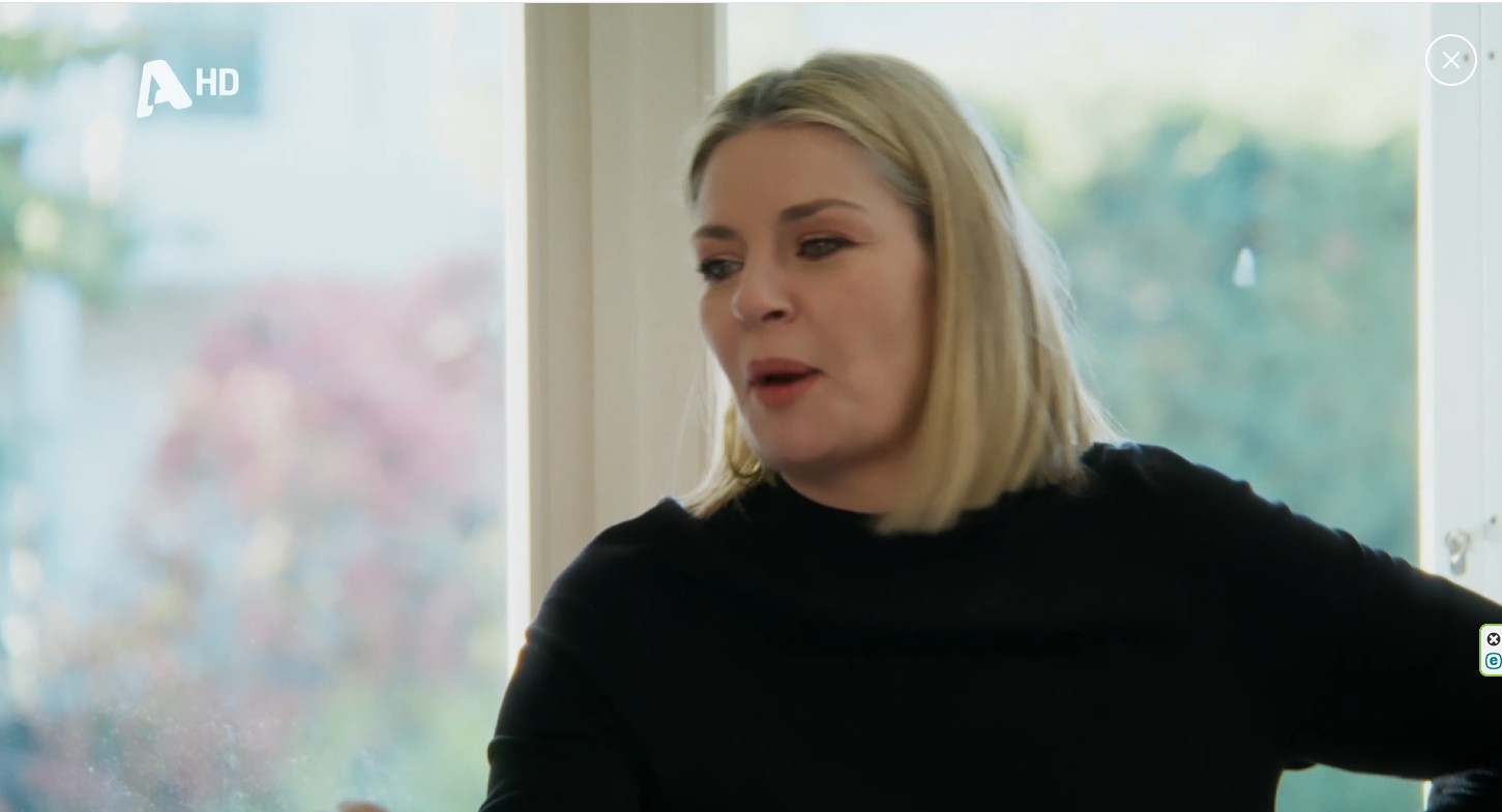 Να μ’ αγαπάς-Σοφία-