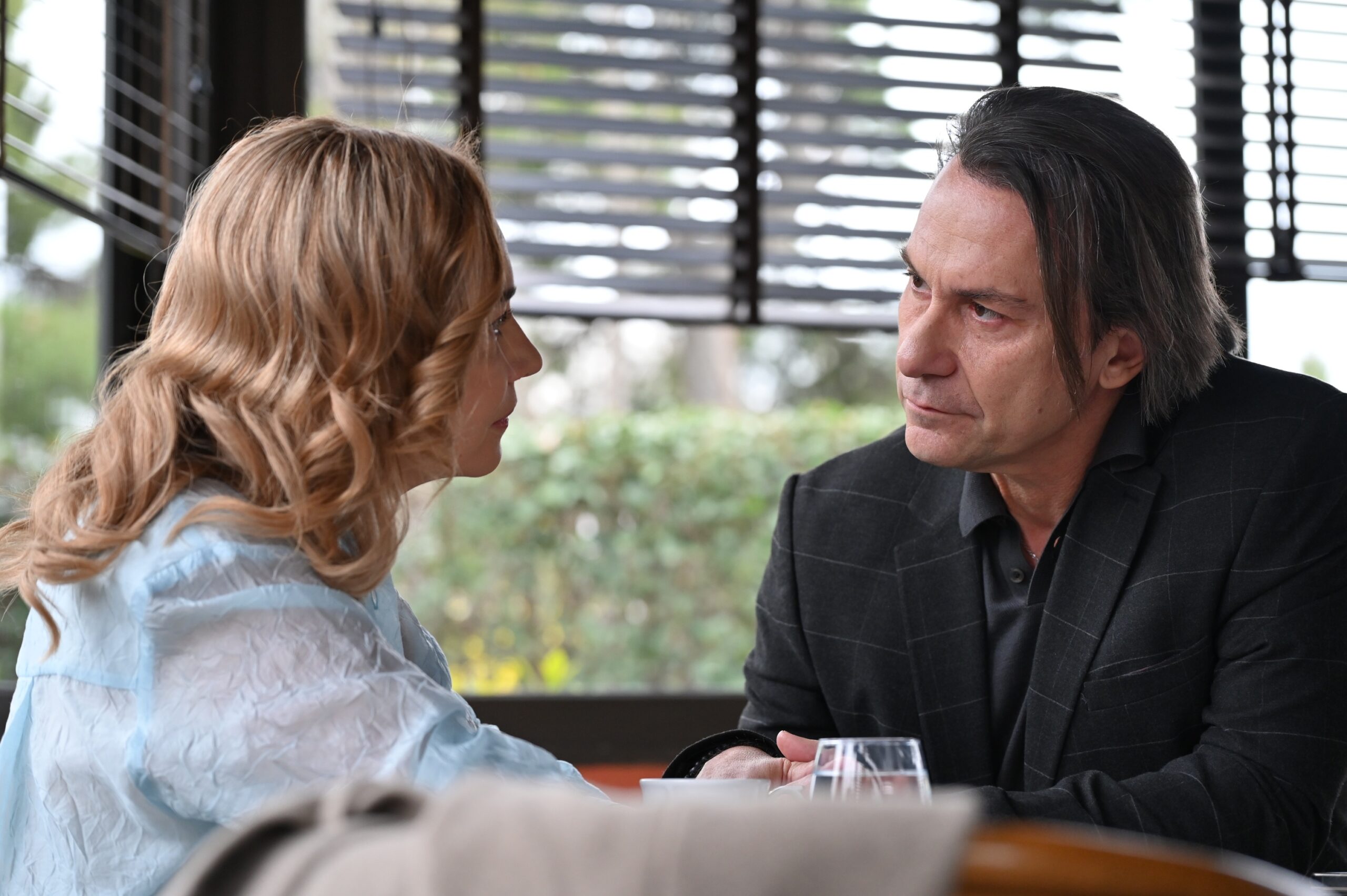 Να μ' αγαπάς Περιλήψεις επεισοδίων