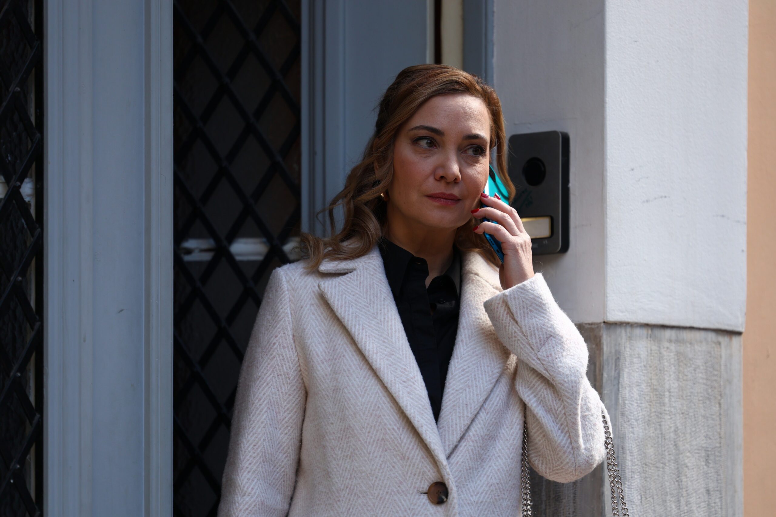 Να μ' αγαπάς Περιλήψεις επεισοδίων