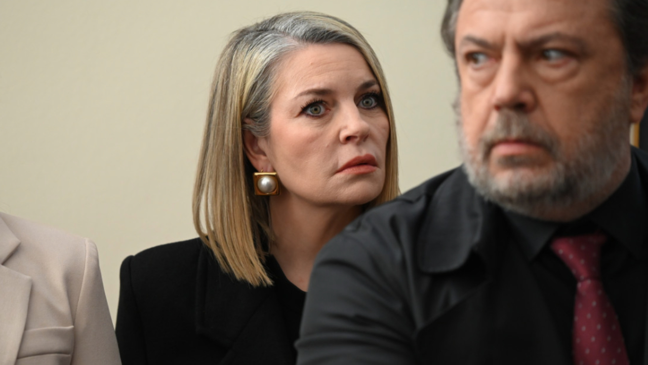 Να μ’ αγαπάς: Η Σοφία τα καταφέρνει και κλέβει την περιουσία του Θεόφιλου