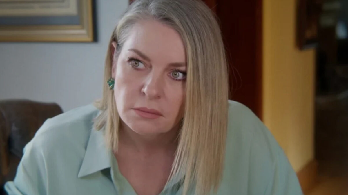 Να μ’ αγαπάς: Η Σοφία βρίσκει τον σωτήρα της και αλλάζει τακτική