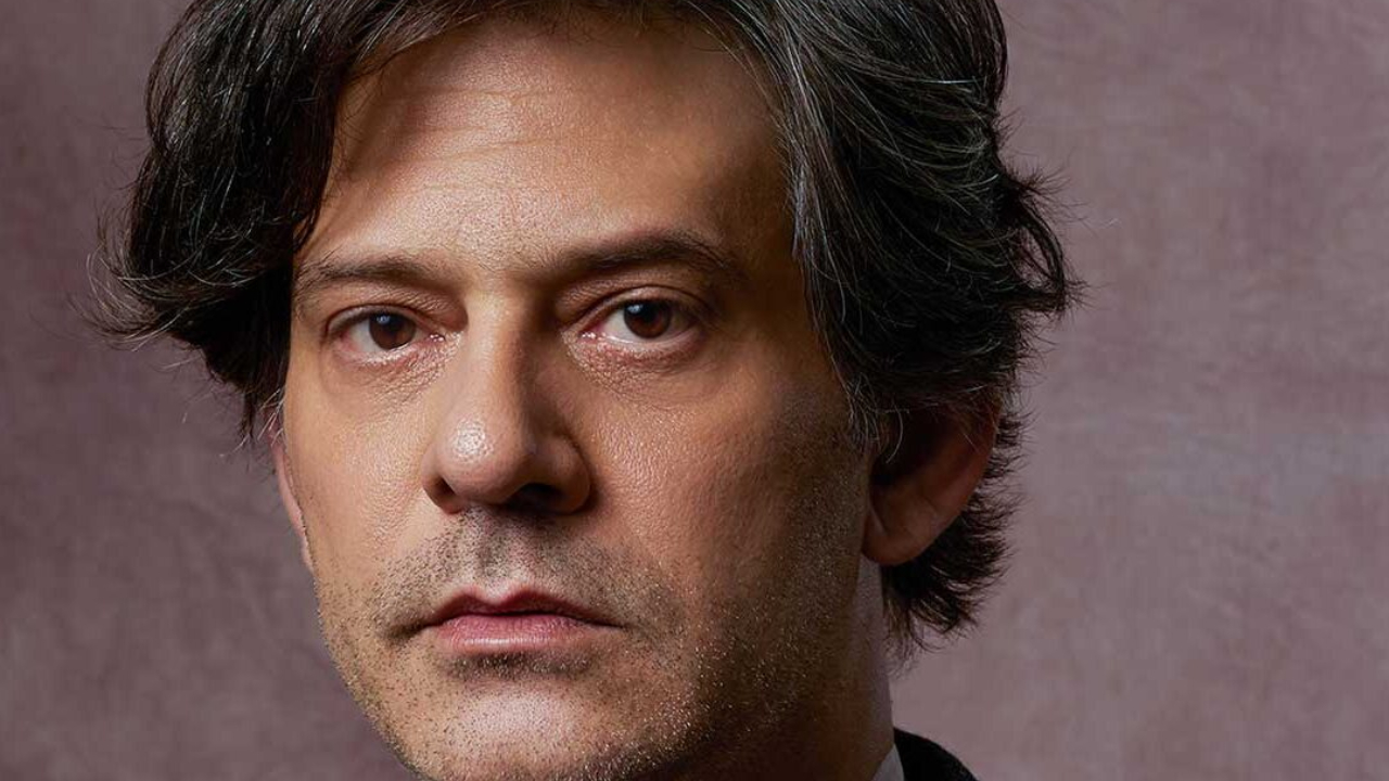 Να μαγαπας : Ο Γιάννος Περλέγκας εισβάλλει στη σειρά για να διαλύσει τη Ζωή