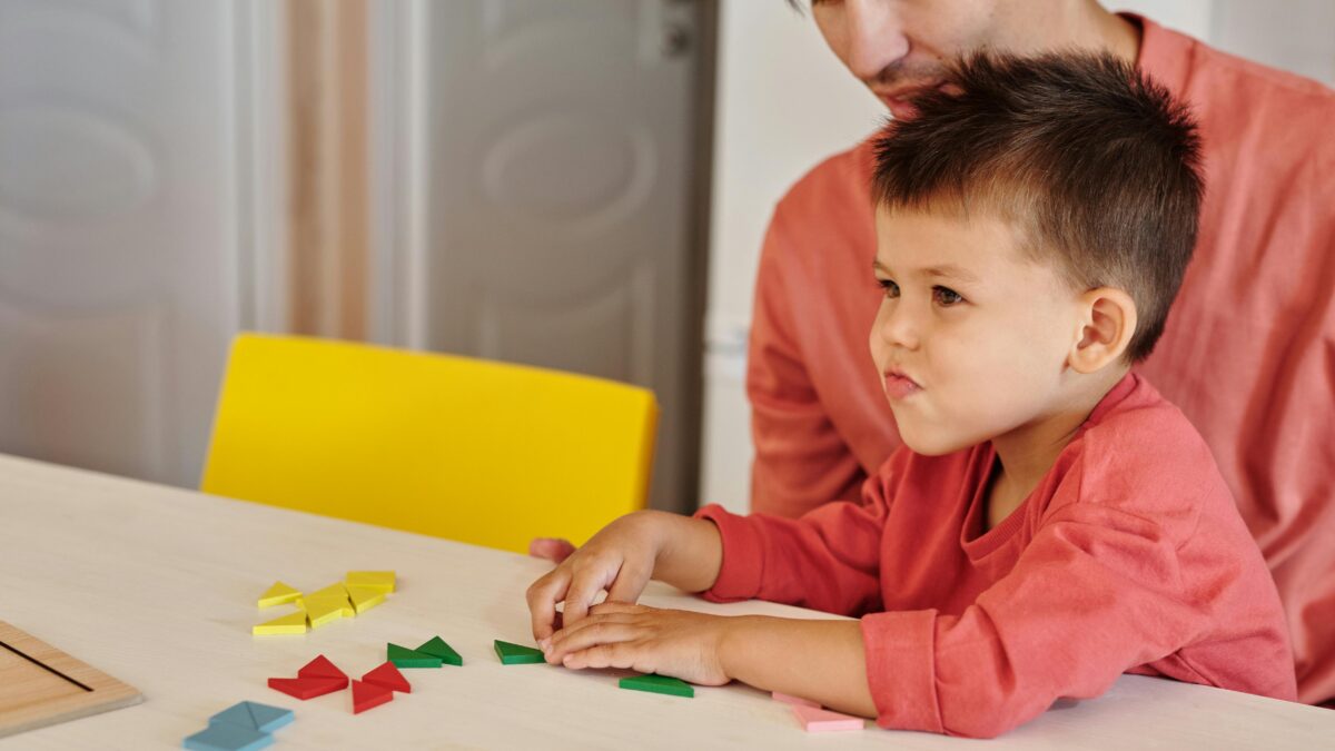 Νέα μελέτη αποδεικνύει ότι αυτισμός και ΔΕΠΥ μπορούν να συνυπάρχουν και να αλληλεκαλύπτονται: Ποια είναι τα συμπτώματα