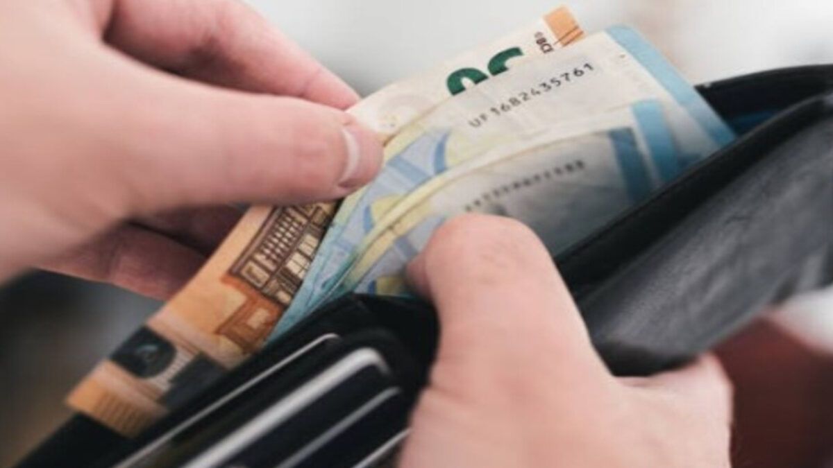 Νέες αλλαγές στους φόρους: Η νέα ρύθμιση που δίνει ανάσα στις νέες μητέρες