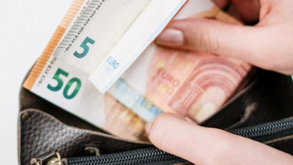 Νέο επίδομα ανεργίας: Ποιοι δικαιούχοι θα πάρουν έως 1295 ευρώ από 1η Απριλίου